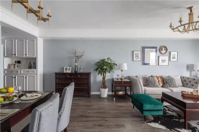 110平灰蓝白三居室淡雅而内敛,营造平和舒缓的空间氛围