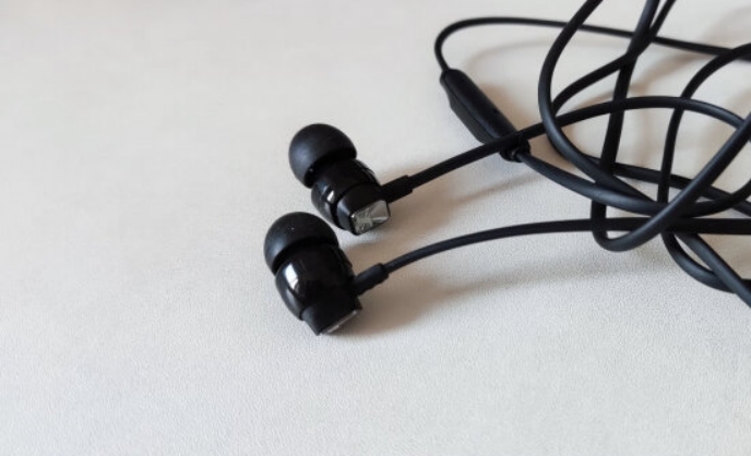 耳机|耐听的有线耳机，颜值高级质感扎实，感受悦耳好音质