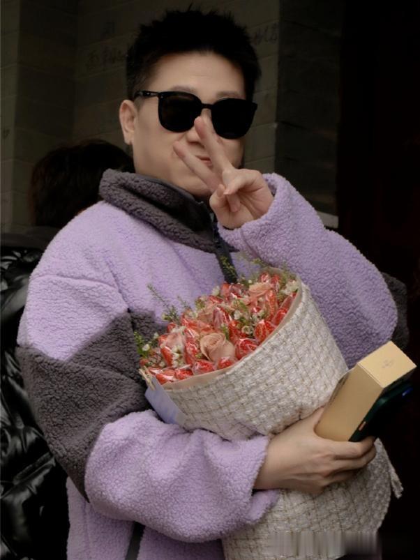 三体|德云社张鹤伦收徒弟了,小封箱返场时登台搬桌子,边打杂边学艺