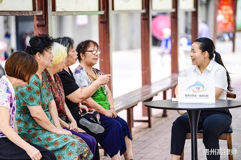 一女子在商店买菜板,被老板多收30.1元,法律:构成消费欺诈