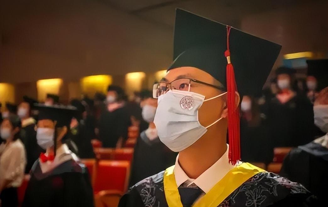 教师|名校毕业生逃离深圳教师岗,或许是双向选择的结果,他们也很无奈