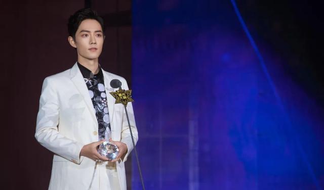 肖战|2022即将结束之际，肖战再次收获两个重量级年度奖项！
