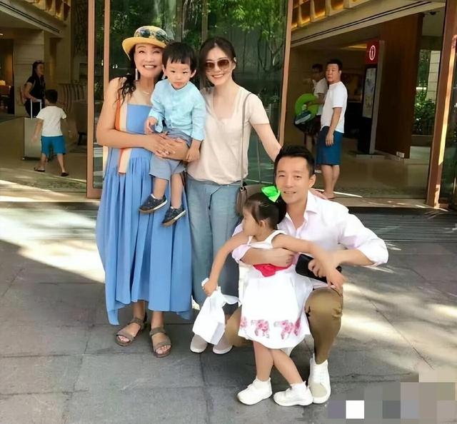 向太|向太陈岚直播复盘后作出回应的不足之处在于：没有向张兰道歉