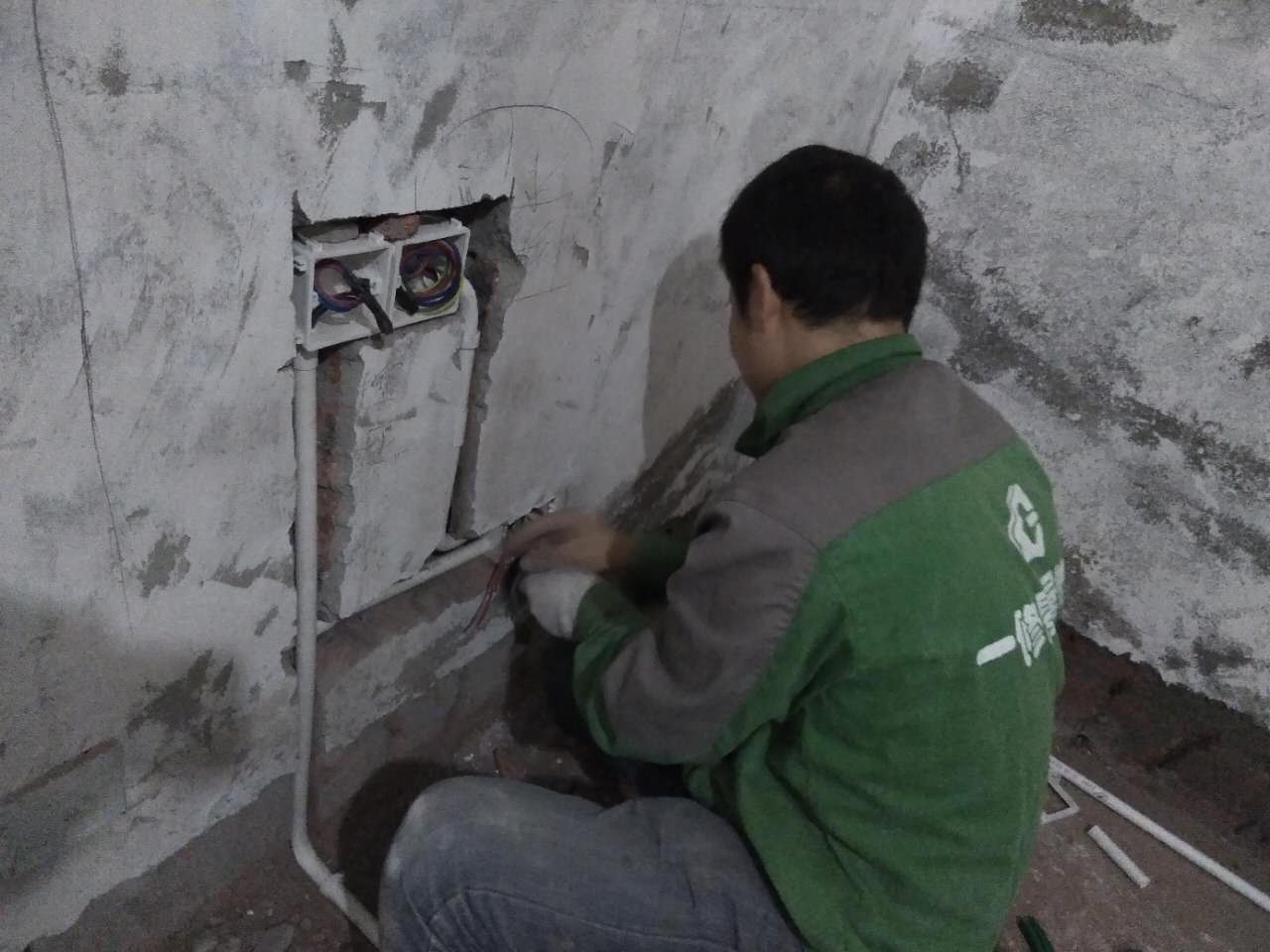 为什么灯线和插座线不能走一路？原因很简单，不懂就别瞎操作！