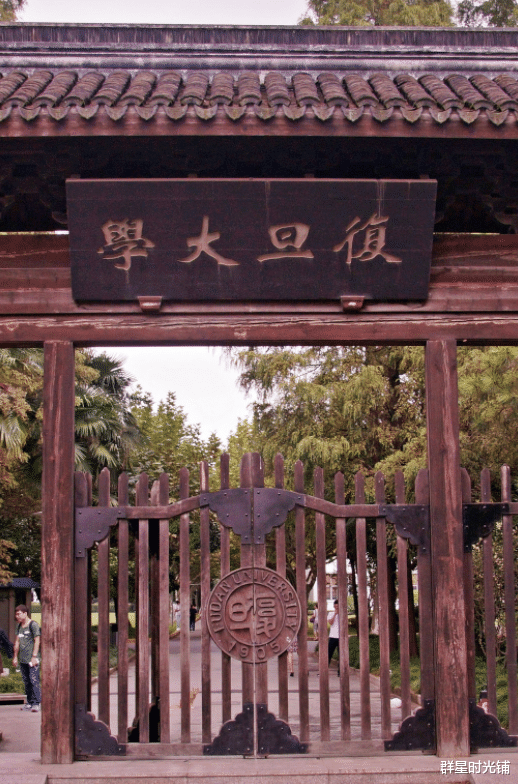 谭维维|06年超女冠军尚雯婕备受争议，谭维维遗憾获亚军，当年发生了什么