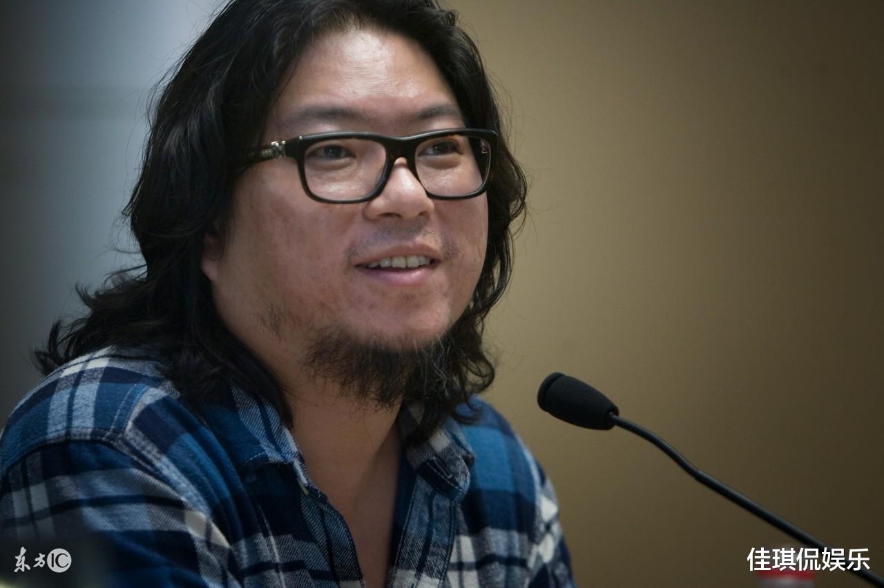 成龙|成龙“不祭拜”过世父亲，并叫房祖名效仿，高晓松很佩服大哥的做法