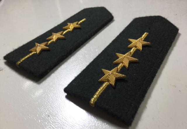 陈凯歌|《号手就位》中，一级军士长见了上尉，谁先敬礼？