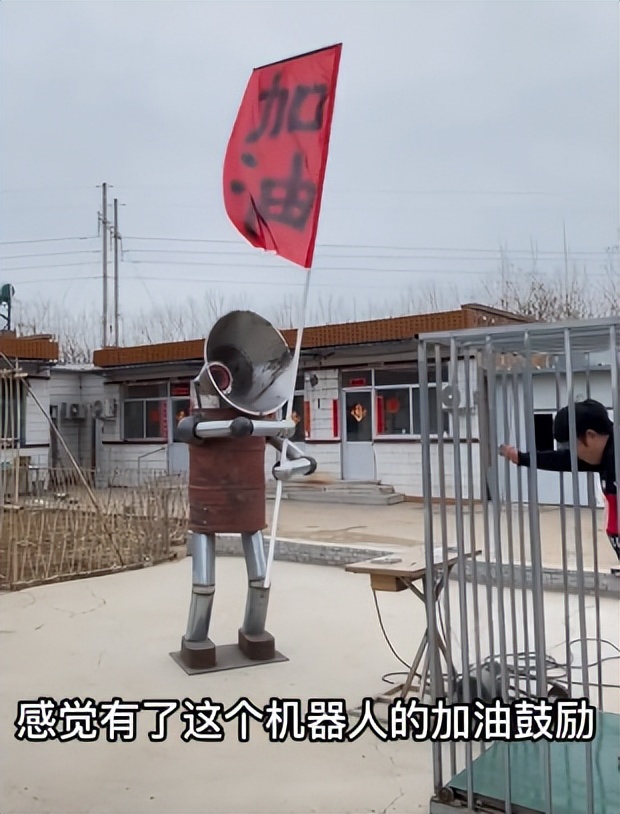 “无用发明家”全村首富手工耿:每一件发明都让网友笑断气