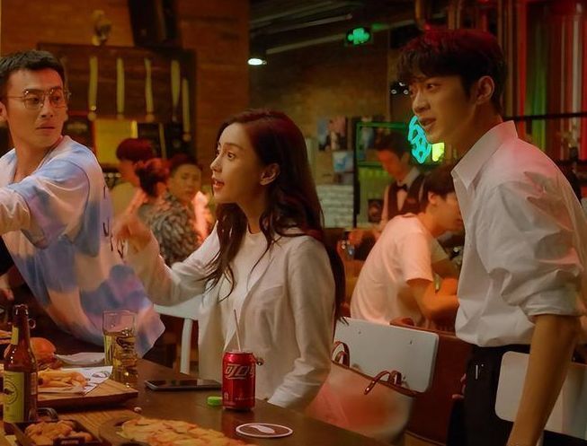 微笑|baby新剧哭戏登热搜，粉丝夸演技有进步，微笑唇瞪眼式表演遭吐槽