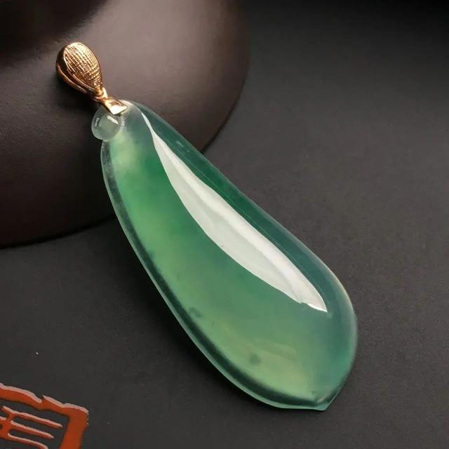 翡翠|雨过天晴见彩虹，晴水翡翠原来如此之美！