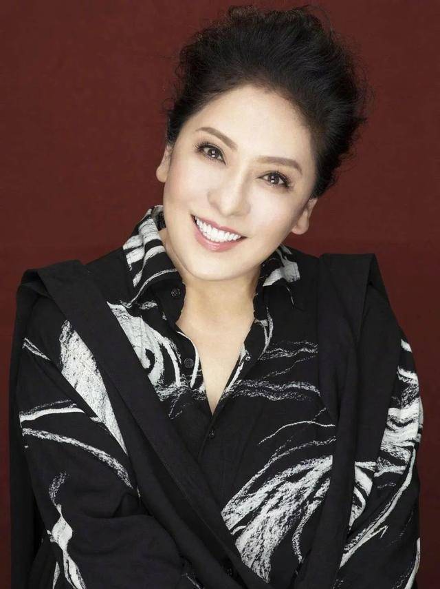 向华强|哥哥娶大美女郭碧婷,他到处惹是生非还坑爹