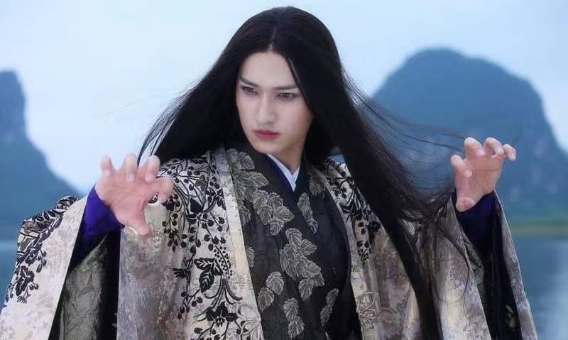 |盘点18位男明星的黑长直造型角色，总有一款是你曾经喜欢上的