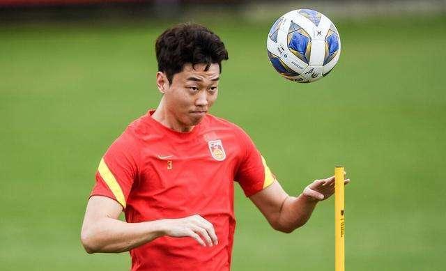 国足|18点！国足尊严战，李霄鹏或大胆变阵，6归化+4小将，CCTV5直播