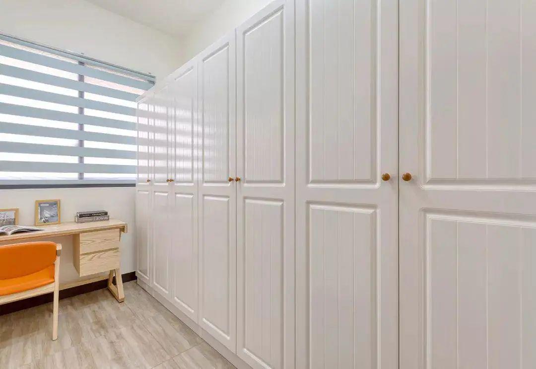 都说衣柜顶天立地最实用,但钱没花到正点上,不止不好看还不好用