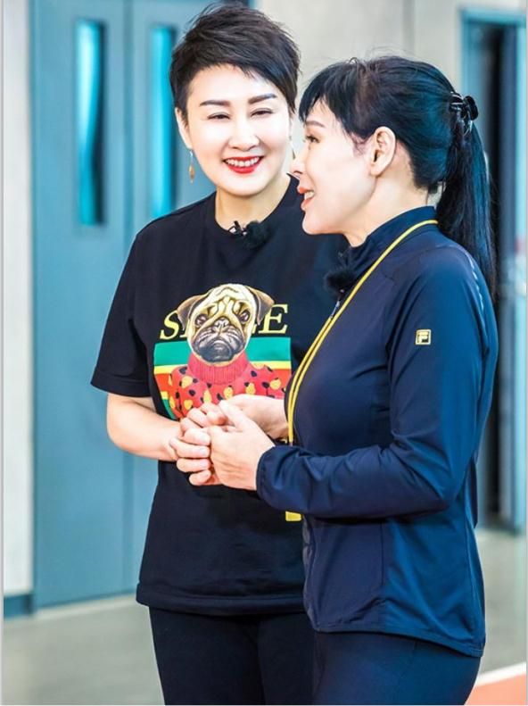 张凯丽|张凯丽的时尚人生，从速滑队长到金鹰女神，穿搭始终引领潮流