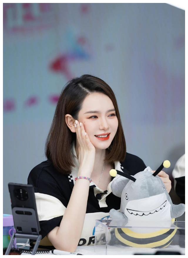 戚薇|戚薇陷“假货”风波，工作室发文回应，意外曝光购买单价