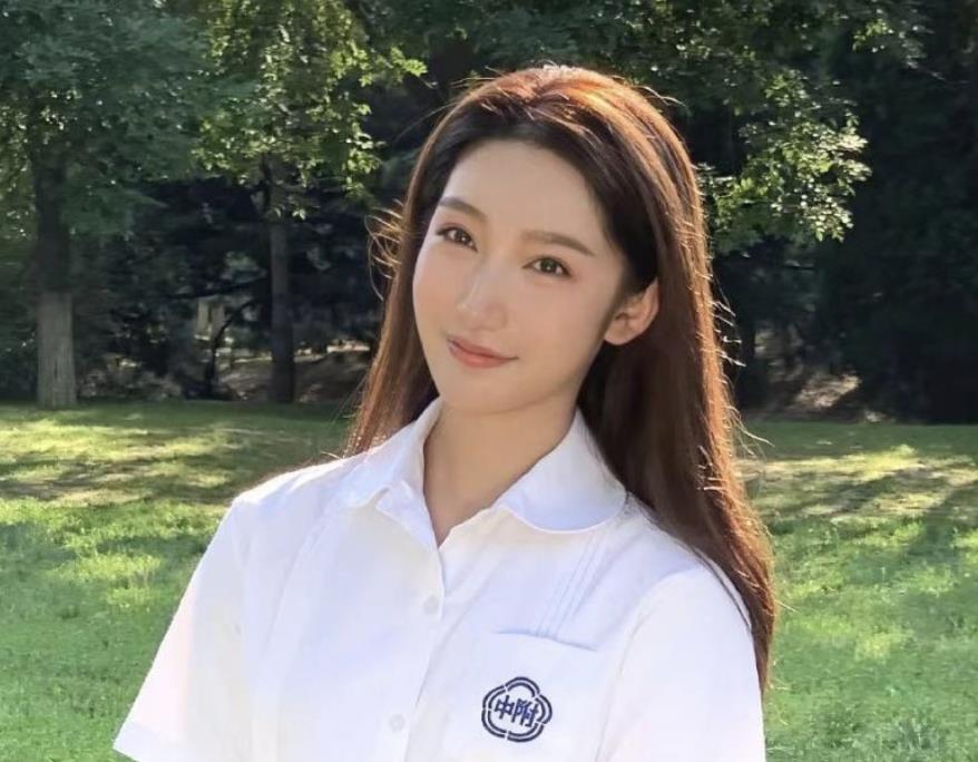 李靓蕾|李靓蕾都美竹获评“中国十大女性”,让王亚平和张桂梅情何以堪?