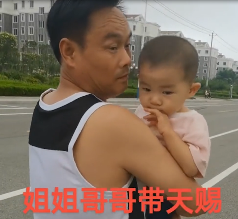 67岁高龄产妇生女,给孩子庆生未见儿女到场,疑似早已断绝关系?
