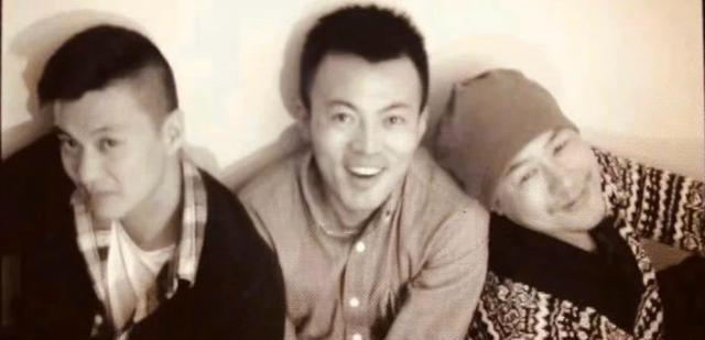 周一围|周一围和张颂文是大学同学引热议外出吃饭保温杯不离手