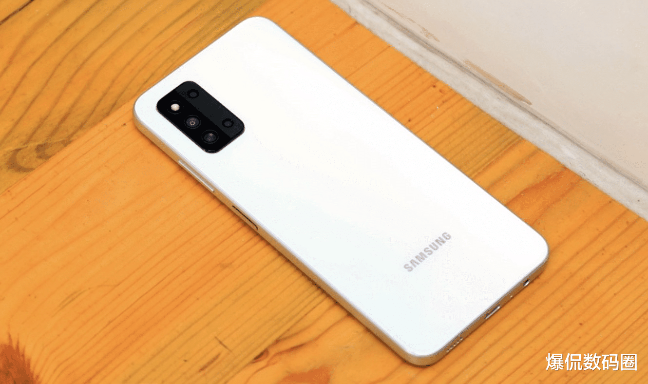 黑莓|别瞧不上千元机，贵的不一定好用，目前这4款手机足够使用了