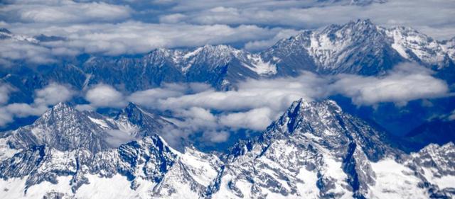 喜马拉雅山的内部,到底藏着什么秘密?里面真是“空心的”?