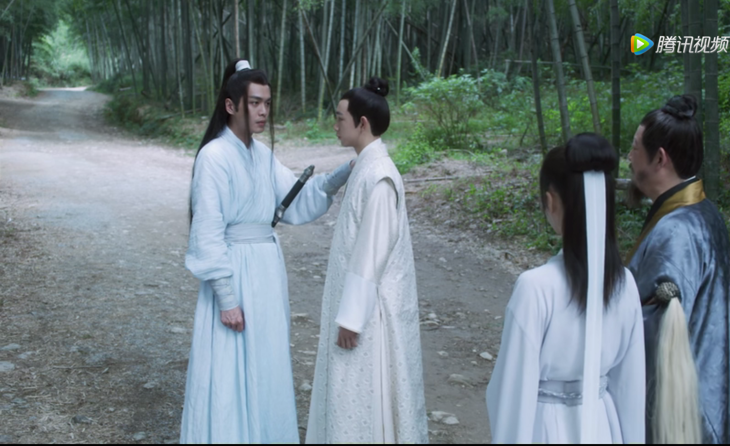 徐凤年|《雪中悍刀行》徐家姐弟替母报仇都穿白衣，为何只有徐脂虎穿红衣。