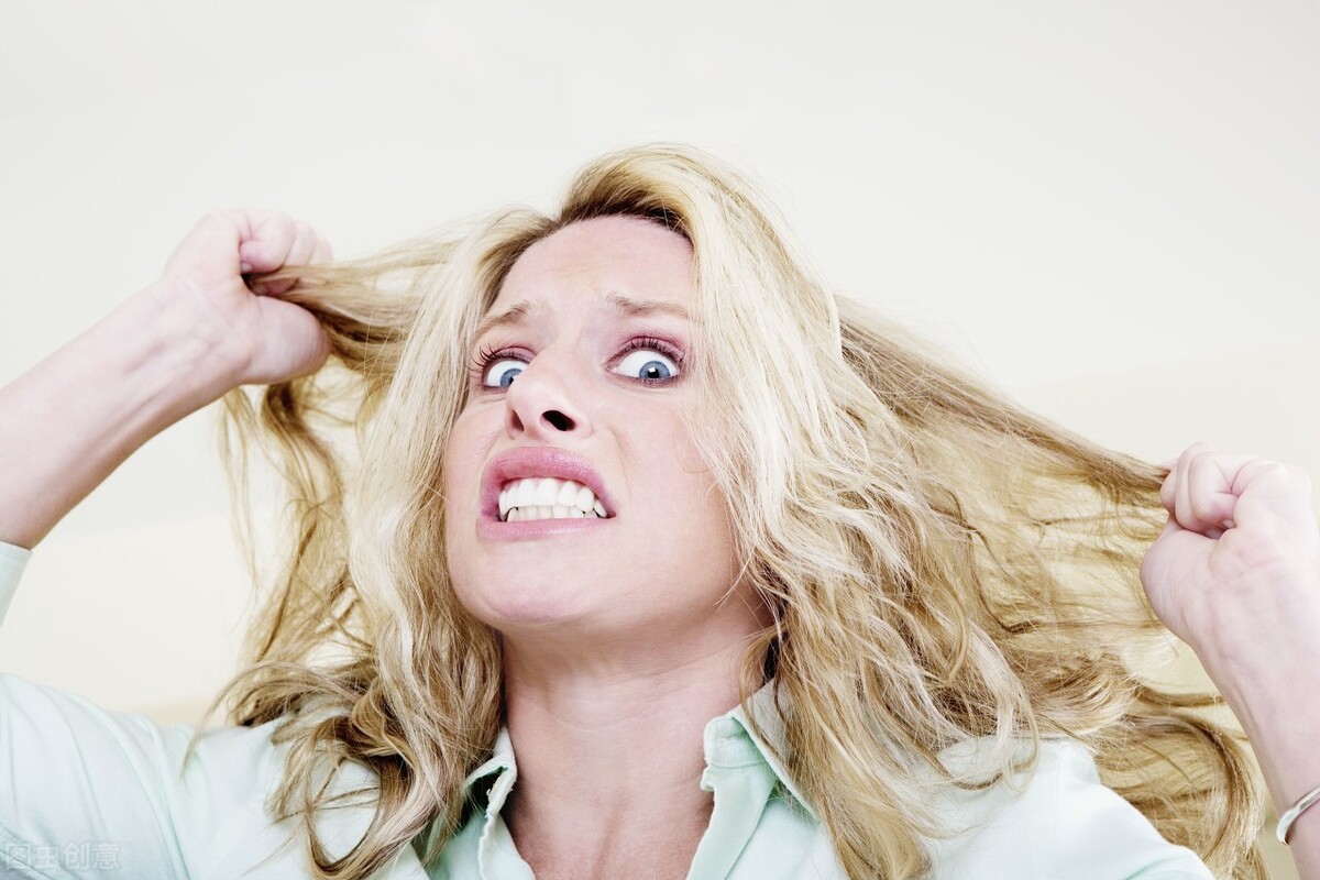 衣服越买越多,衣柜装不下怎么办?教你一招变废为宝衣柜大3倍