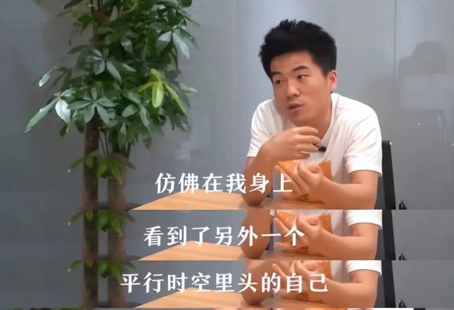 董宇辉|董宇辉现身山东户外直播,被人直冲脸泼水3次,泼水者辩解引争议