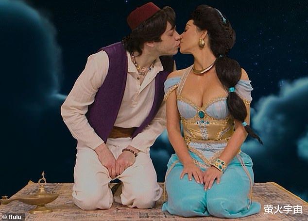 皮特|金·卡戴珊：为保年轻宁吃便便，遭抨击；自爆和小13岁皮特最享受