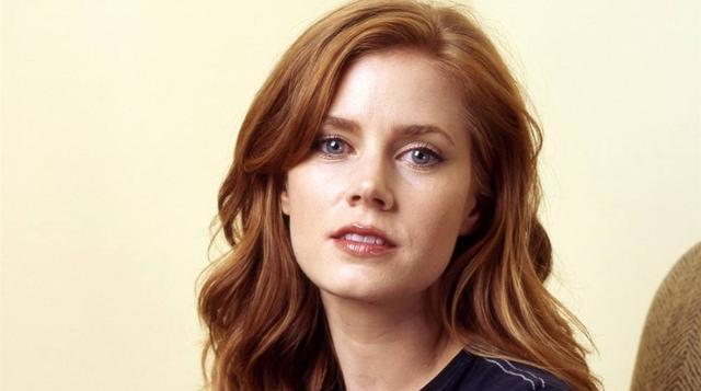 维多利亚|贝克汉姆晒父女合影，小七一头金发长到腰部，父女同框显温馨