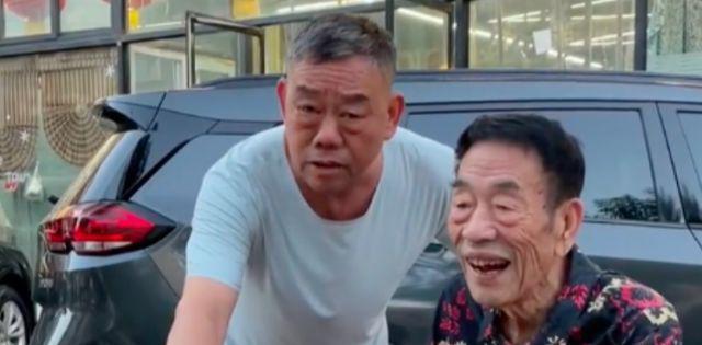 杨少华天津街头卖盒饭,儿子消费父亲热度遭质疑