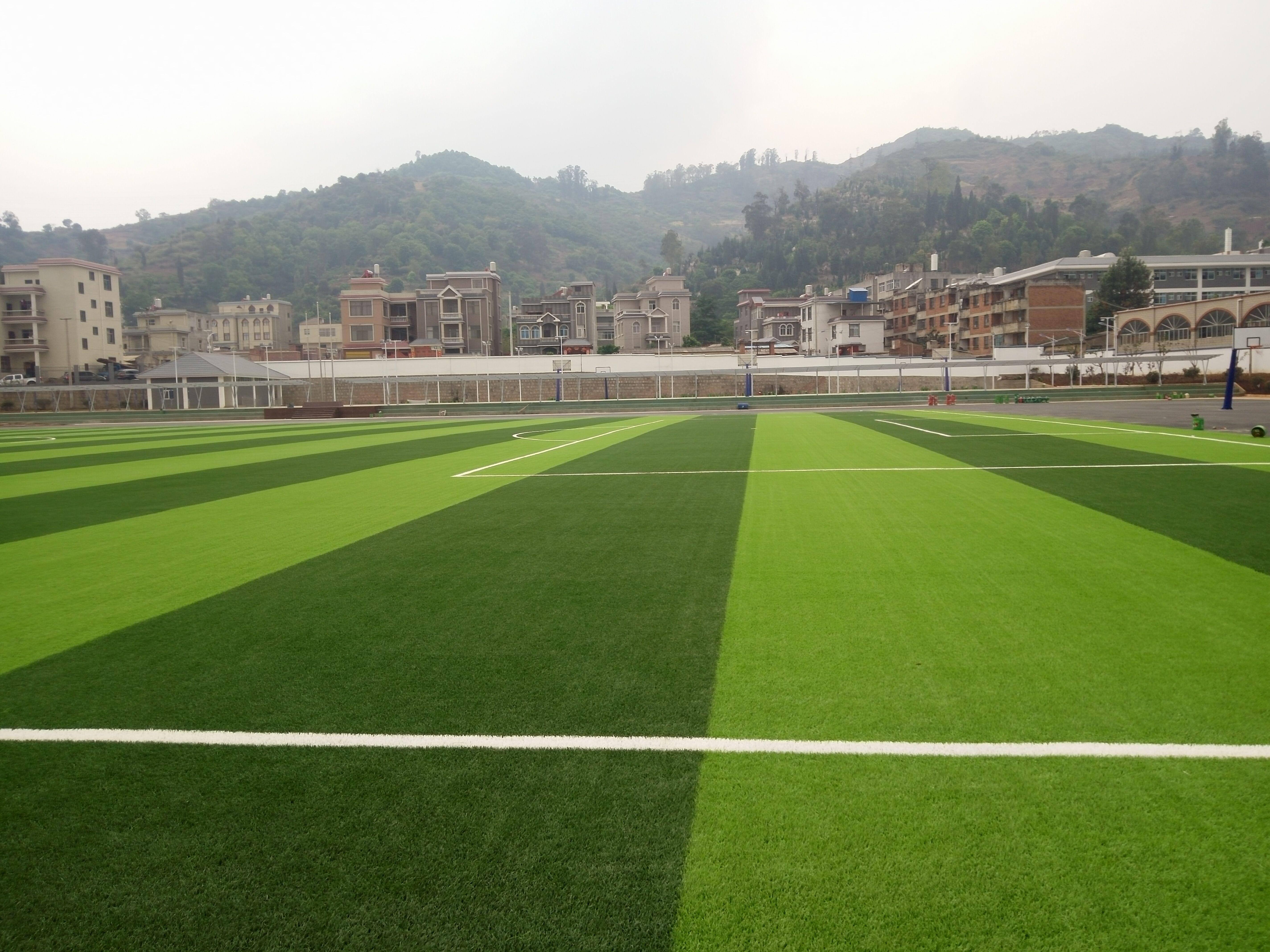 人造草坪草皮与悬浮拼装地板有什么区别呢?