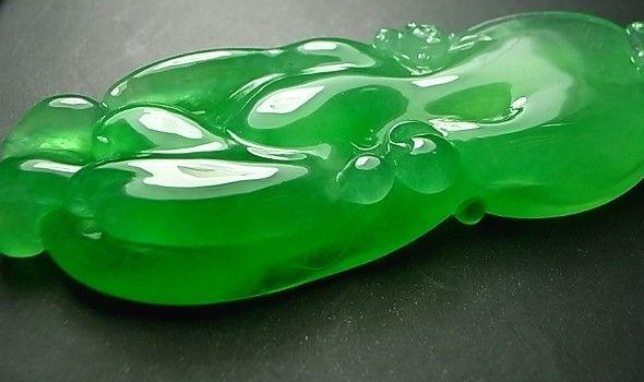 翡翠|想要收藏翡翠,又不知道哪样的合适,这四种可以了解一下