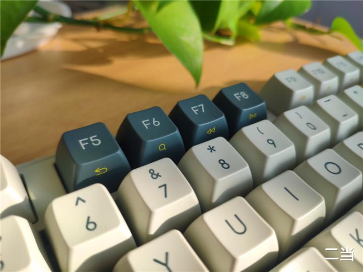 机械键盘|三模无缝切换、RGB炫彩背光——米物Z870机械键盘体验