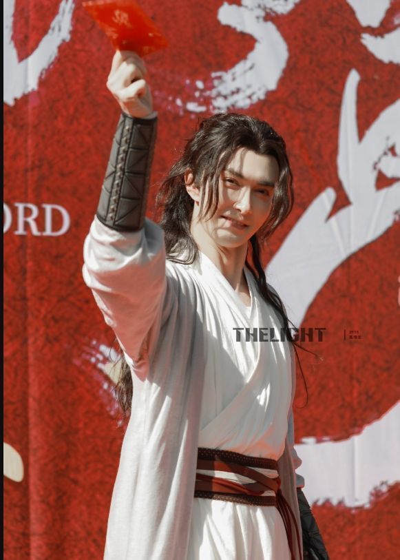 程潇|高伟光新剧造型翻车，棕色泡面头太出戏，与宣璐同框像父女