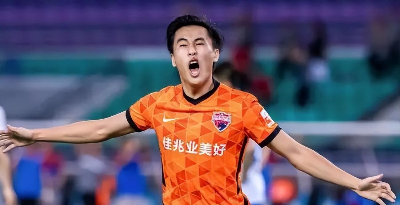 深圳市|深圳队再遇争议判罚，杜月徴补射进球被吹，裁判水平遭球迷质疑