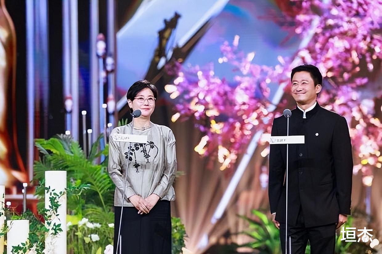 北京电影节|北影节闭幕看点：吴彦姝拿大奖，关晓彤红裙惊艳，靳东的白发动人