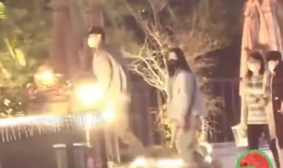 高伟光|高伟光被曝带宣璐为妈妈庆生？俊男美女很般配，吃饭画面超有爱