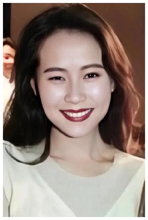 叶童|结婚34年无子女,目睹富豪丈夫梅开四度, 叶童为何坚持不肯离婚?