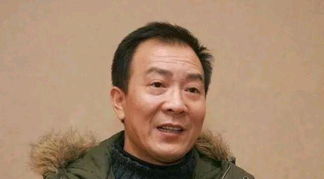 戴志诚|戴志诚为何不顾众人劝，抛弃发妻一心要去娶侯耀文娇妻袁茵？