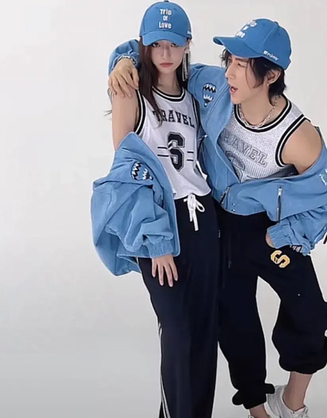 张伦硕|男星张伦硕被嫌弃了！和女模特拍情侣装