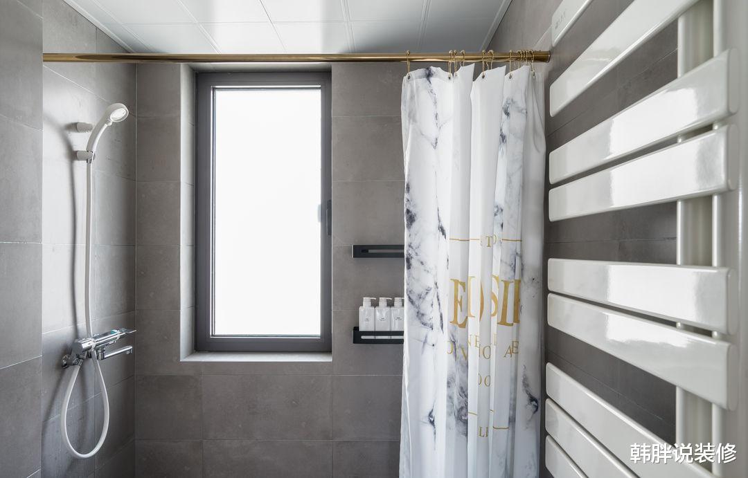 客厅放弃电视墙,打造满墙的收纳柜,实用又好看,进门就被惊艳了