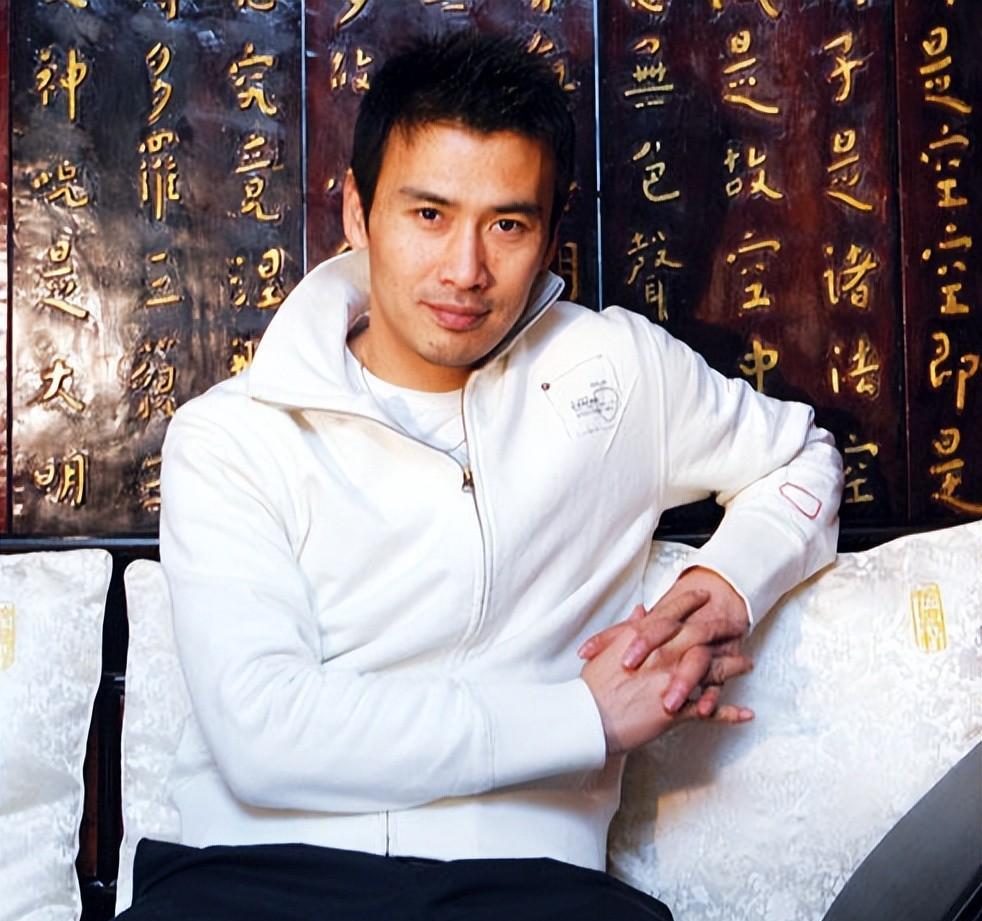 柳云龙|北影双满分学霸柳云龙:经商成功后重回娱乐圈,优秀丈夫模版