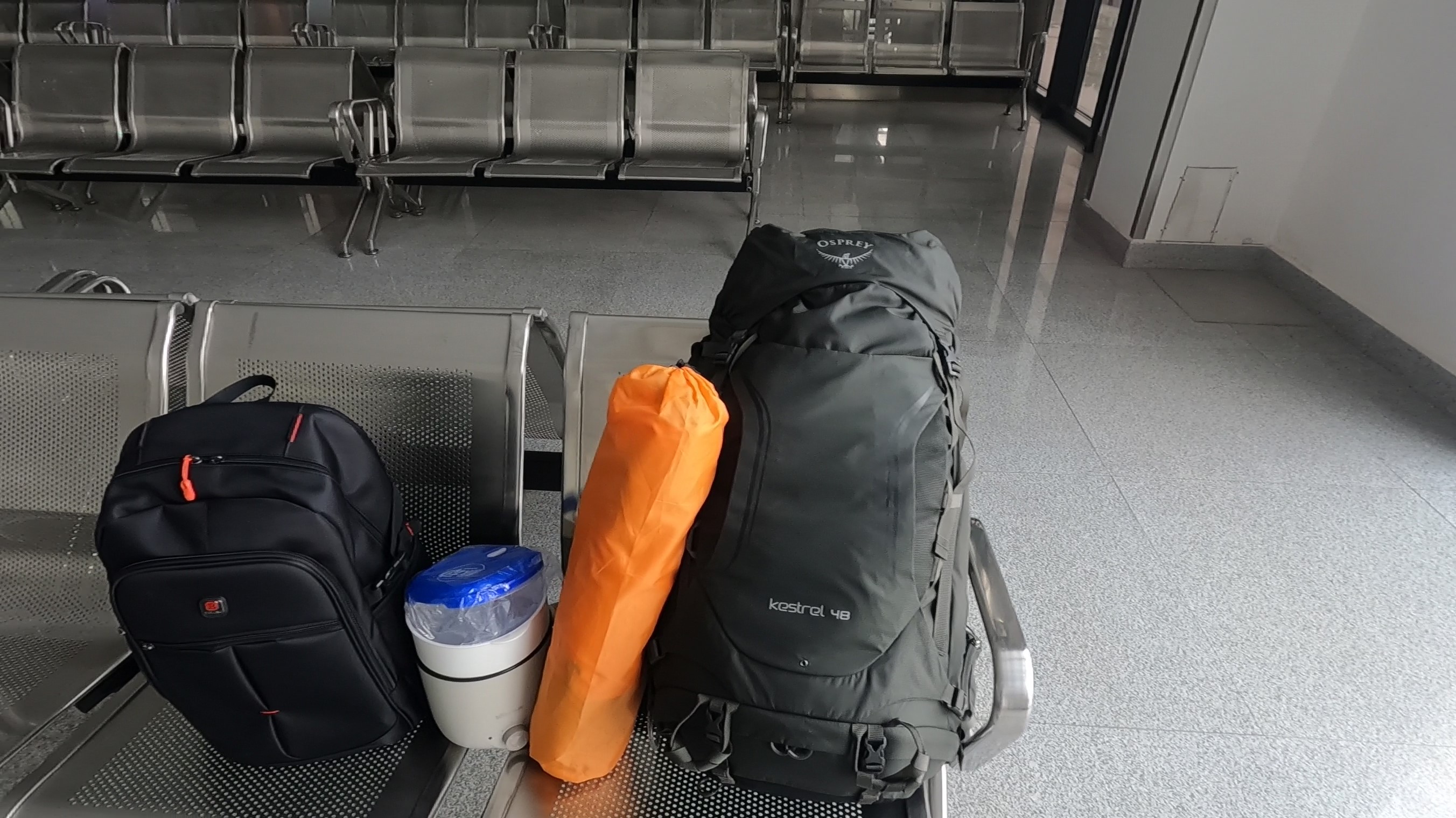 火车|一个人独自旅行，带着帐篷和锅碗，要干啥？去哪里？