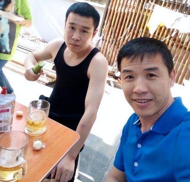 赵本山|15年前，离开赵本山的“赵四”关小平，如今住500万豪宅，开酒厂