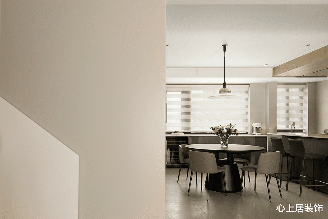 229㎡复式极简,以简约线条构筑奢华雅致