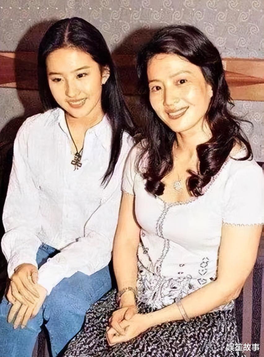 曾黎|刘亦菲的妈妈刘晓莉：同样美若天仙，却为了女儿牺牲太多了