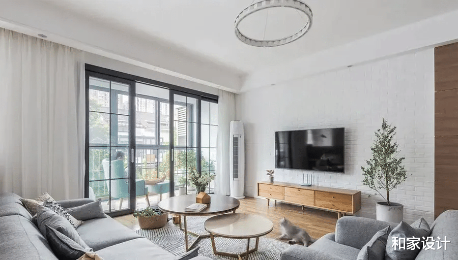 谁说客厅只能是沙发+茶几?可以尝试以下布局方案会更加合理