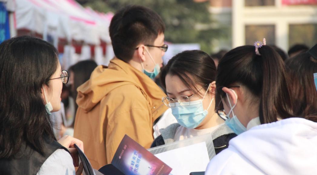 医生|丈母娘眼中“理想女婿职业”排名，男老师垫底，榜首令人心驰神往