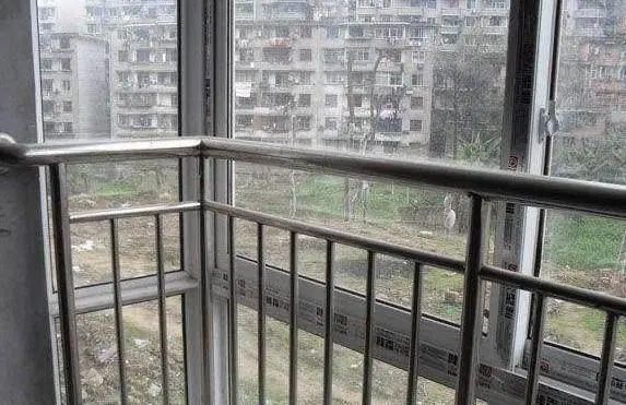 为什么新房万万别装“落地窗”？听内行一分析，庆幸知道及时